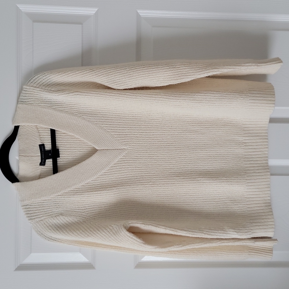 Ivory Mini Cable V Neck Sweater Size Medium